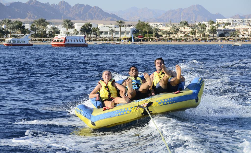 斯特拉迪梅尔海滩酒店&Spa 沙姆沙伊赫 外观 照片 A group of people on a towable float